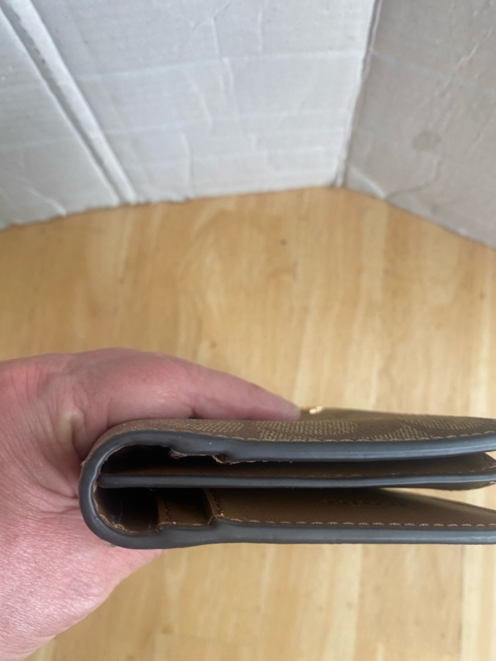 Coach Brown Signature Continental Wallet w Gold Logo & center zipper area EUC - Picture 14 of 15